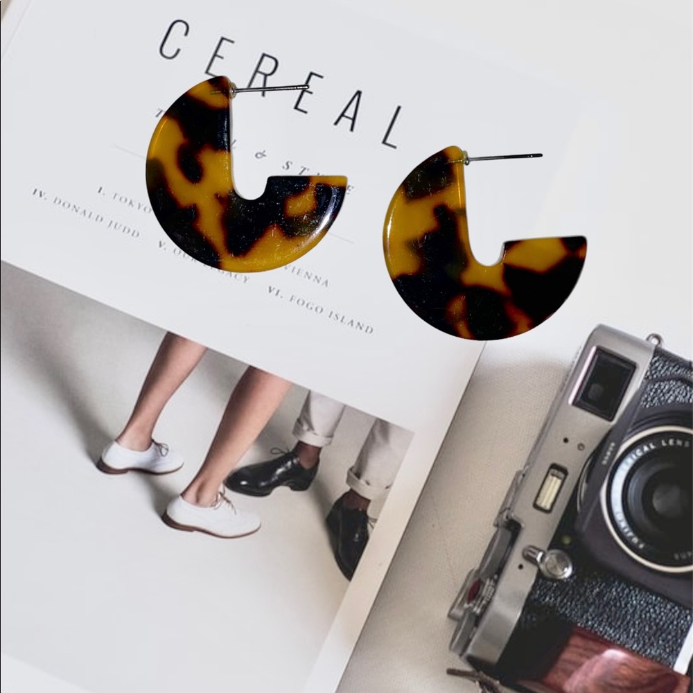 J-Disc Tortoise Shell Hoop Acrylic Earrings NWTs